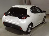 Toyota YARIS лот № 2017 оценка 5  с аукциона в Японии 1