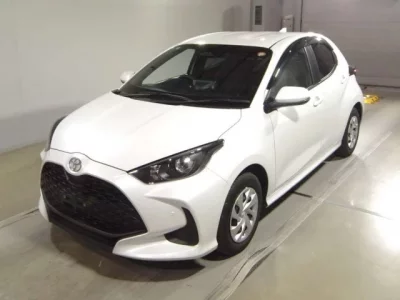 Toyota YARIS  с аукциона в Японии