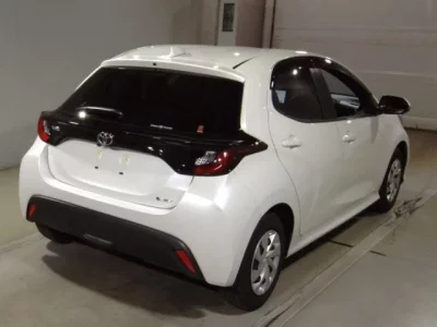 Toyota YARIS  с аукциона в Японии
