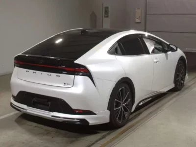 Toyota PRIUS  с аукциона в Японии