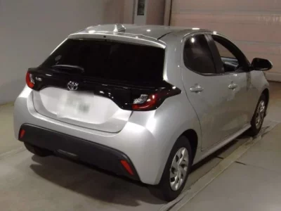 Toyota YARIS  с аукциона в Японии