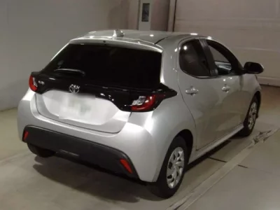 Toyota YARIS  с аукциона в Японии