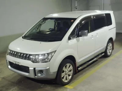 Mitsubishi DELICA D5  с аукциона в Японии