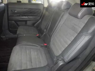 Mitsubishi OUTLANDER PHEV  с аукциона в Японии