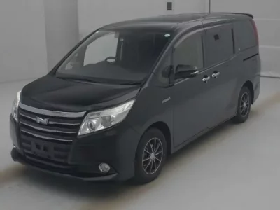 Toyota NOAH  с аукциона в Японии