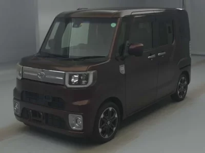 Toyota PIXIS MEGA  с аукциона в Японии