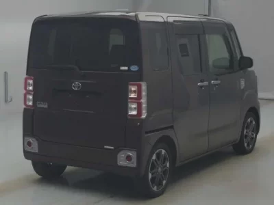 Toyota PIXIS MEGA  с аукциона в Японии