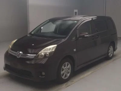 Toyota ISIS  с аукциона в Японии