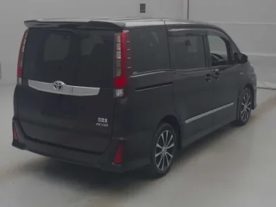 Toyota NOAH  с аукциона в Японии