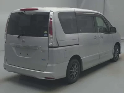 Nissan SERENA  с аукциона в Японии