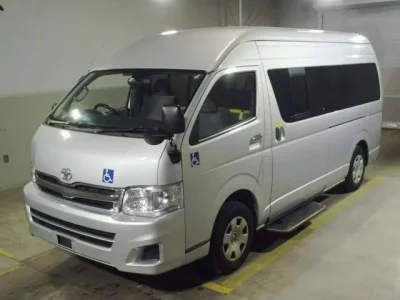 Toyota REGIUS ACE COMMUTER