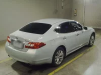 Nissan FUGA лот № 8041 оценка 3.5  с аукциона в Японии 1