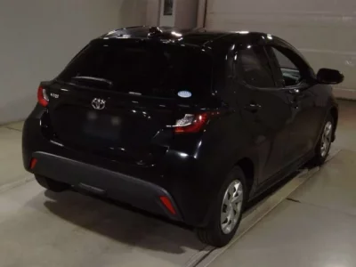 Toyota YARIS  с аукциона в Японии