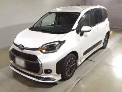 Toyota SIENTA  с аукциона в Японии