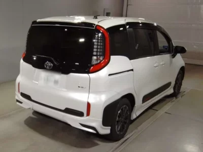 Toyota SIENTA  с аукциона в Японии