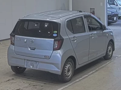 Toyota PIXIS EPOCH  с аукциона в Японии