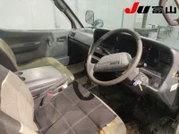 Toyota HIACE VAN лот № 3043 оценка R  с аукциона в Японии 5