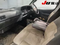 Toyota HIACE VAN лот № 3043 оценка R  с аукциона в Японии 2
