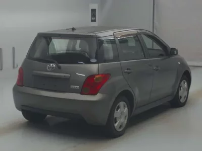 Toyota IST  с аукциона в Японии