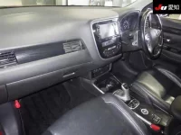 Mitsubishi OUTLANDER PHEV лот № 71069 оценка 4  с аукциона в Японии 2
