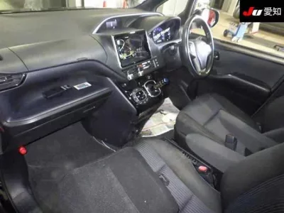 Toyota VOXY  с аукциона в Японии