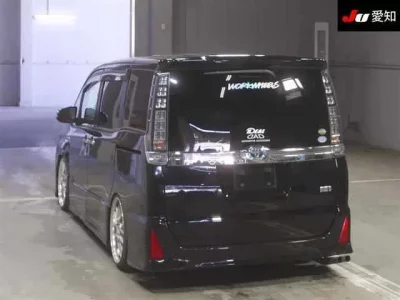 Toyota VOXY  с аукциона в Японии