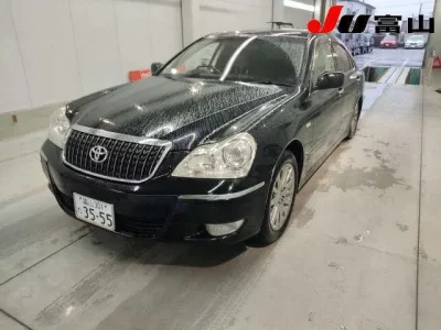 Toyota CROWN  с аукциона в Японии