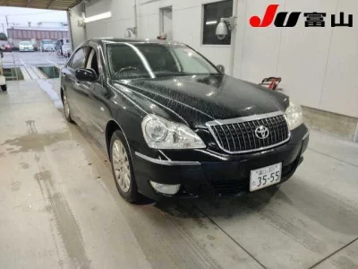 Toyota CROWN  с аукциона в Японии