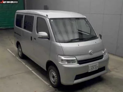 Mazda BONGO VAN  с аукциона в Японии
