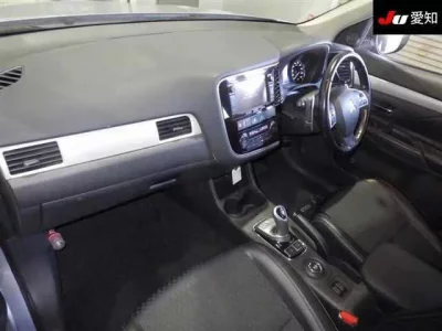 Mitsubishi OUTLANDER PHEV  с аукциона в Японии