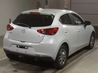 Mazda MAZDA2  с аукциона в Японии