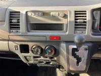 Toyota HIACE VAN лот № 30126 оценка 3.5  с аукциона в Японии 7