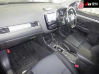 Mitsubishi OUTLANDER лот № 71094 оценка 3.5  с аукциона в Японии 2
