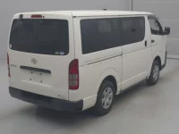 Toyota HIACE VAN лот № 76012 оценка 3  с аукциона в Японии 1
