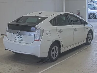 Toyota PRIUS PHV  с аукциона в Японии