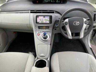 Toyota PRIUS PHV  с аукциона в Японии