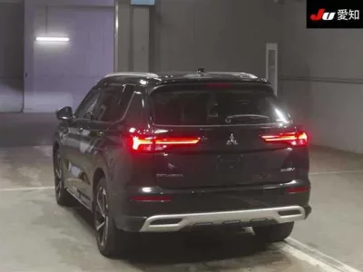 Mitsubishi OUTLANDER PHEV  с аукциона в Японии