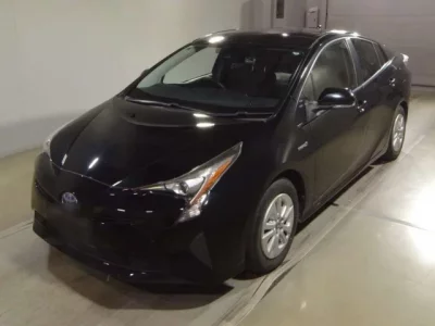 Toyota PRIUS  с аукциона в Японии
