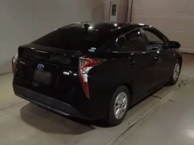 Toyota PRIUS  с аукциона в Японии