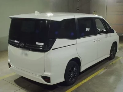 Toyota VOXY  с аукциона в Японии