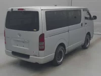 Toyota HIACE VAN лот № 76032 оценка RA  с аукциона в Японии 1