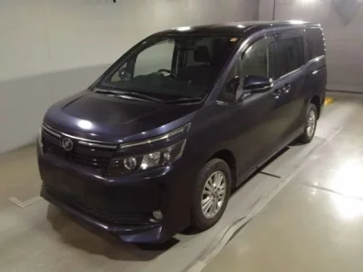 Toyota VOXY  с аукциона в Японии
