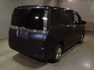 Toyota VOXY  с аукциона в Японии