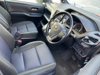 Toyota VOXY  с аукциона в Японии