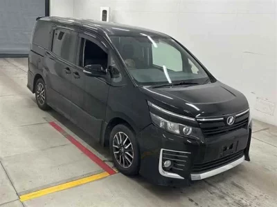 Toyota VOXY  с аукциона в Японии