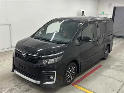 Toyota VOXY  с аукциона в Японии