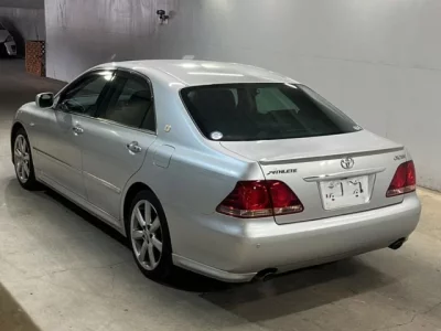 Toyota CROWN  с аукциона в Японии