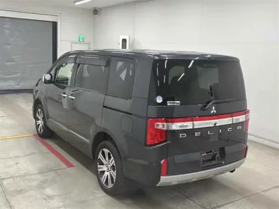 Mitsubishi DELICA D5