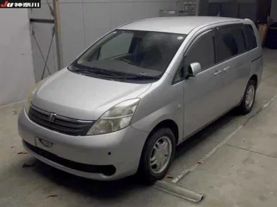 Toyota ISIS  с аукциона в Японии