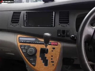 Toyota ISIS  с аукциона в Японии